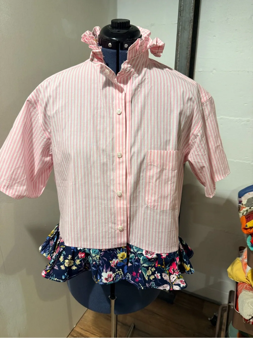 Rosy Ruffle Collar Switch - Picture 1 of 2
